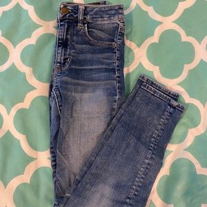 American Eagle medium wash skinny jeans!!